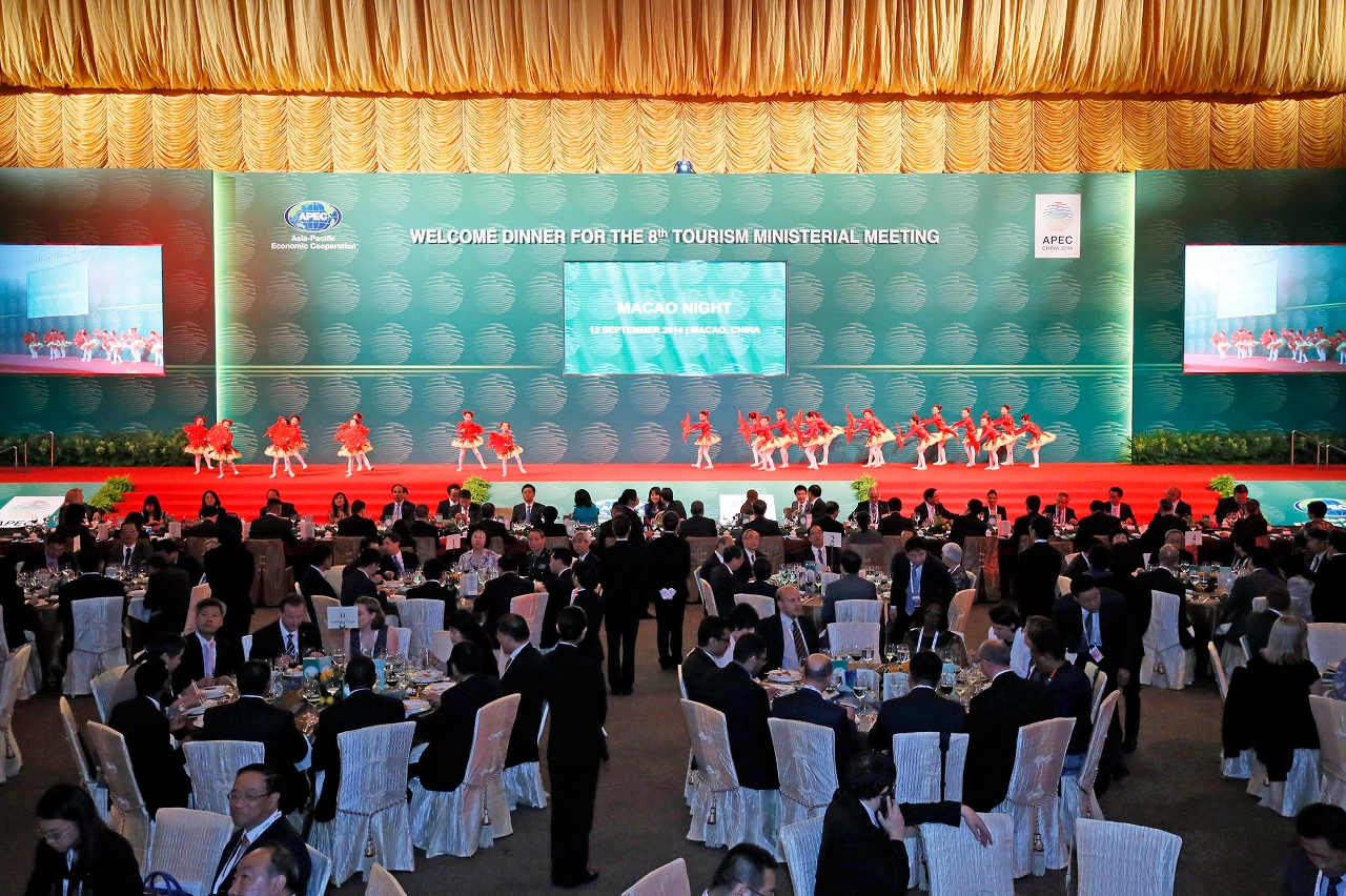 The Macao SAR Government hosts the “Macao Night” – Welcome Dinner for State Council Vice Premier Mr Wang Yang, leaders from ministries and commissions, delegates from APEC economies, and the APEC Secretariat.