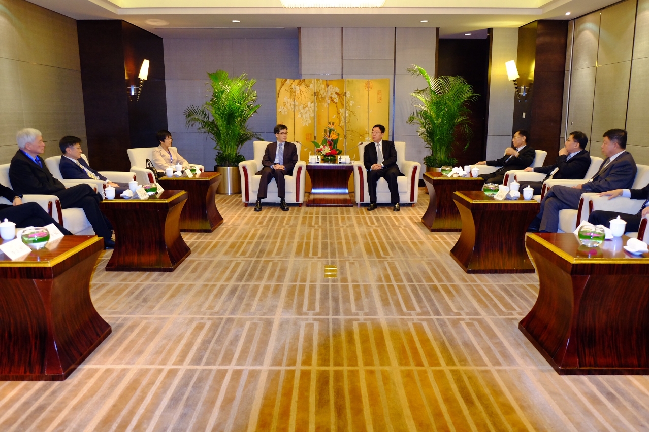 Du Jiang meets with guests and delegates from Hong Kong and Macau in Xi’an