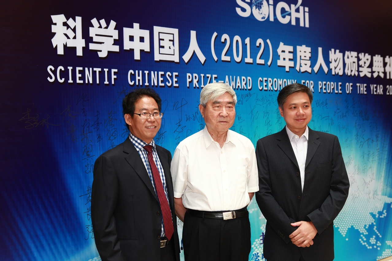 (From right) Prof. Ben UQi Faren, member of the Chinese Academy of Engineering, chief designer of the Shenzhou Spaceship, Dongfanghong Satellite, and dean of the Beihang University School of Astronautics