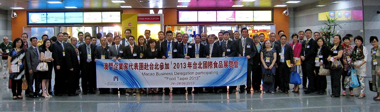Group photo of the Macao Business Delegation at the 2013 Taipei International Food Show.
