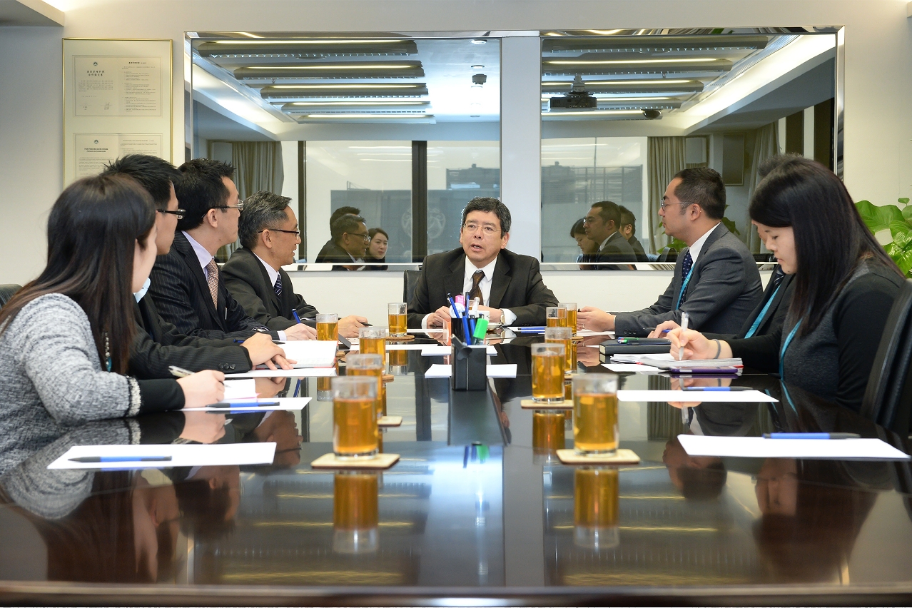 Secretary for Transport and Public Works, Mr Raimundo Rosario, meets with officials of the Transportation Infrastructure Office