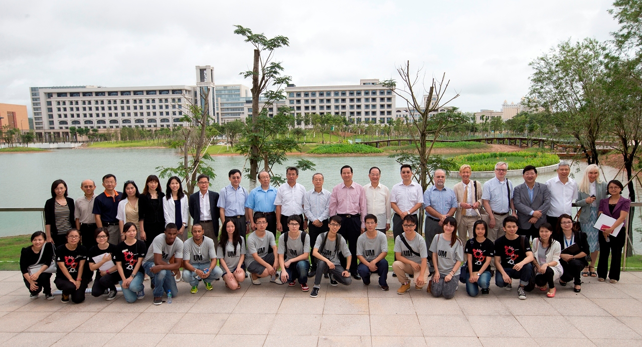 Cheong U, Lau Si Io and UM staff and students