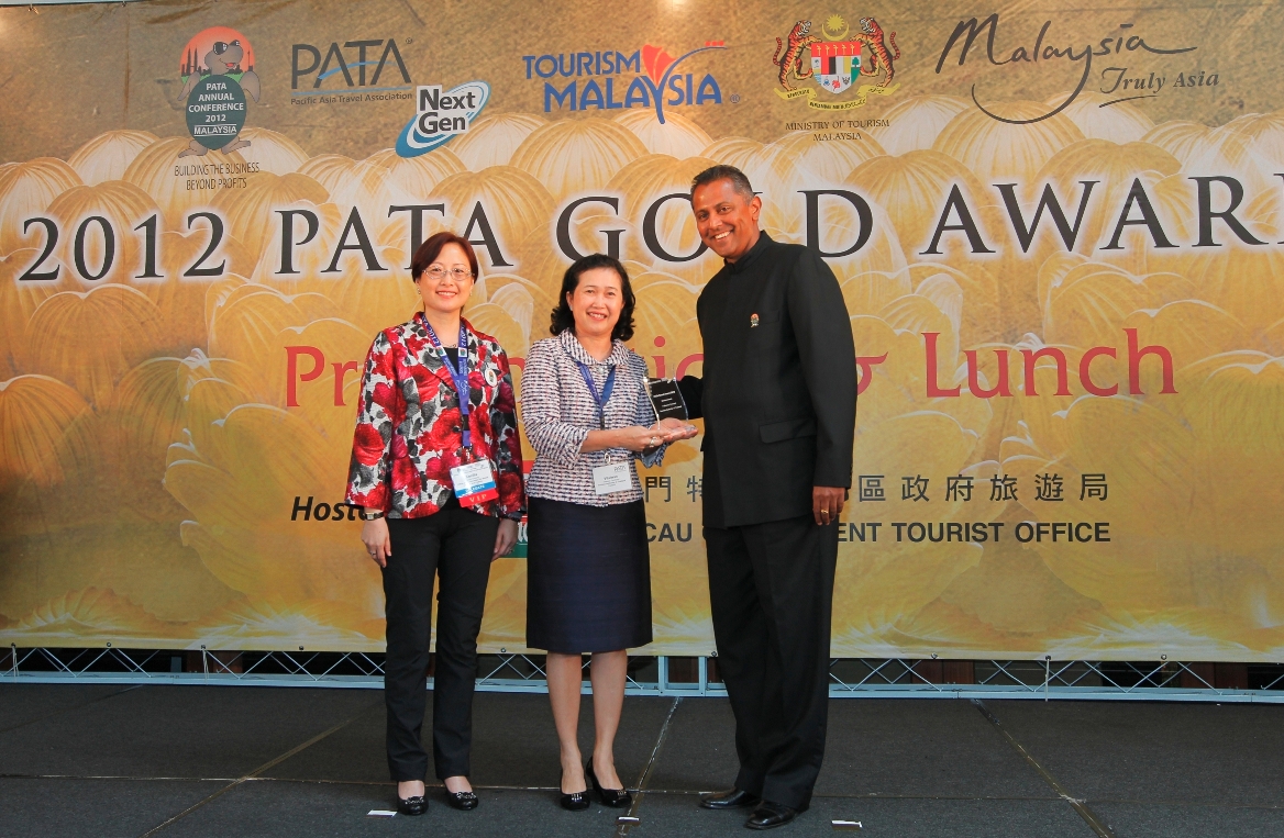Chief of the Office of the Secretary for Social Affairs and Culture Cecilia Cheung presents awards at the PATA Gold Awards Lunch