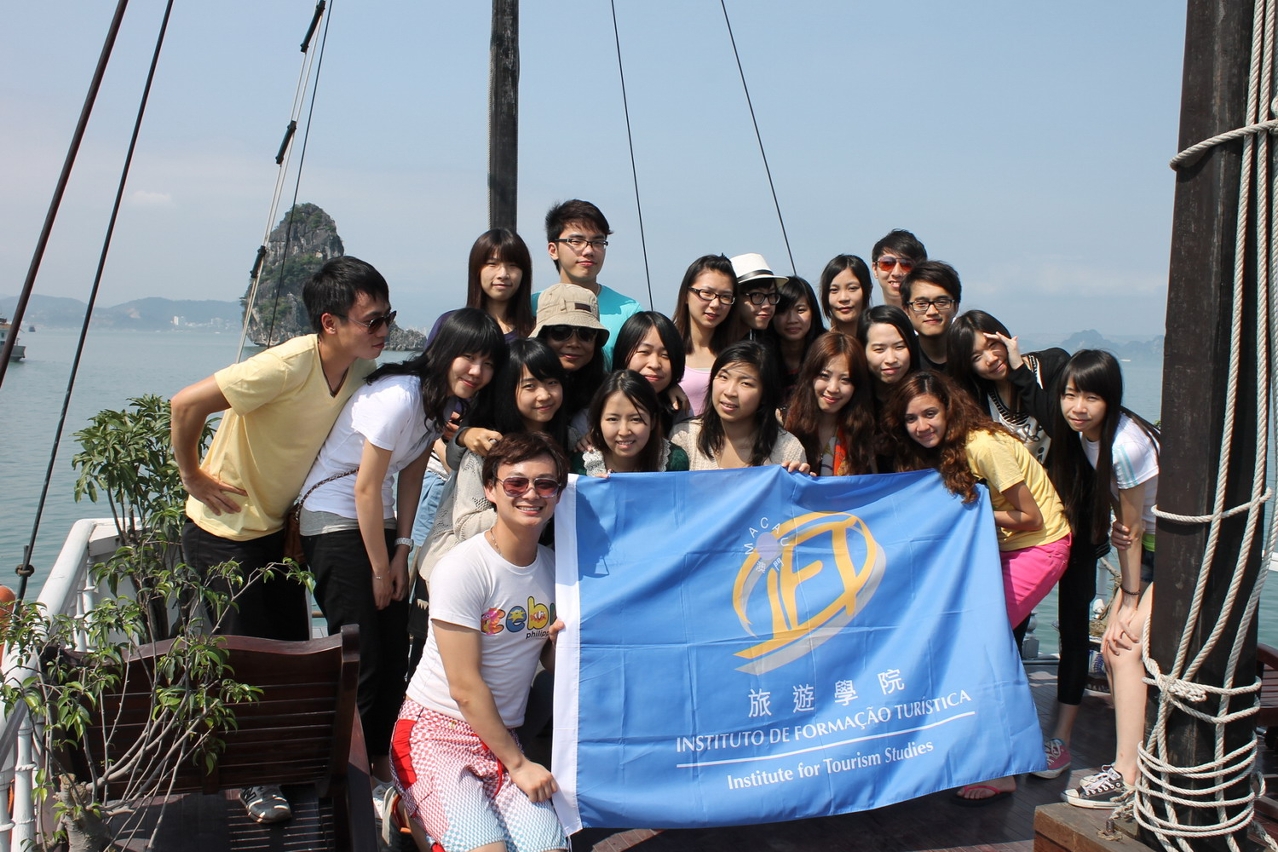 IFT students visited the Complex of Hue Monuments.