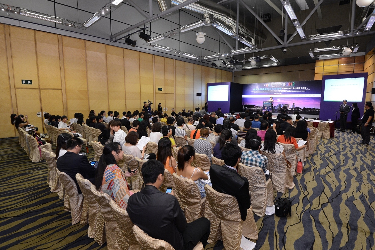 Full house of interested participants