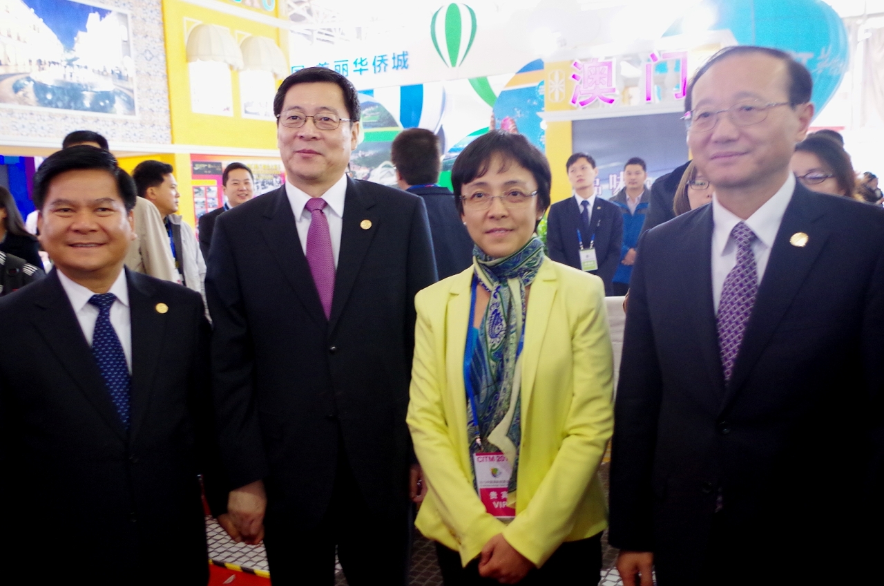 Shao Qiwei and Senna Fernandes with other guests in the event