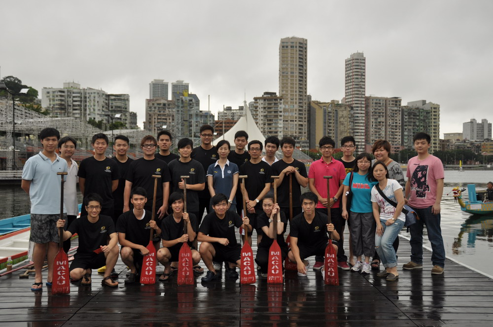 IFT students worked together joining Macau International Dragon Boat Races