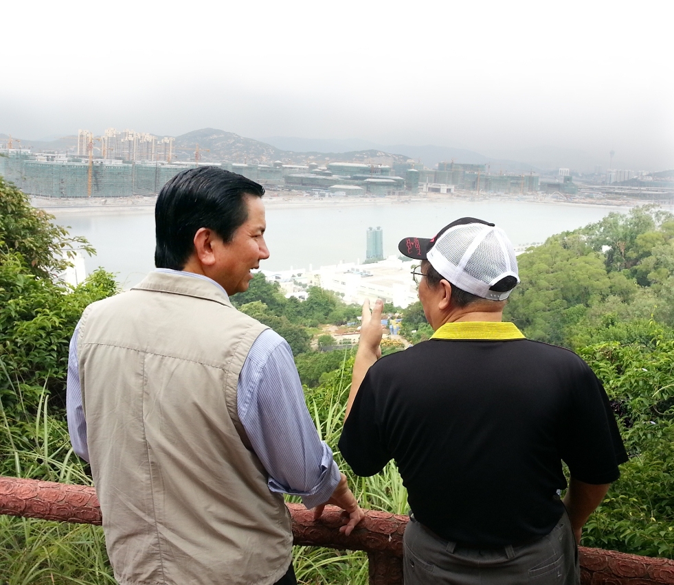 Secretary Cheong U and Rector Wei Zhao look at the new campus site in the distance
