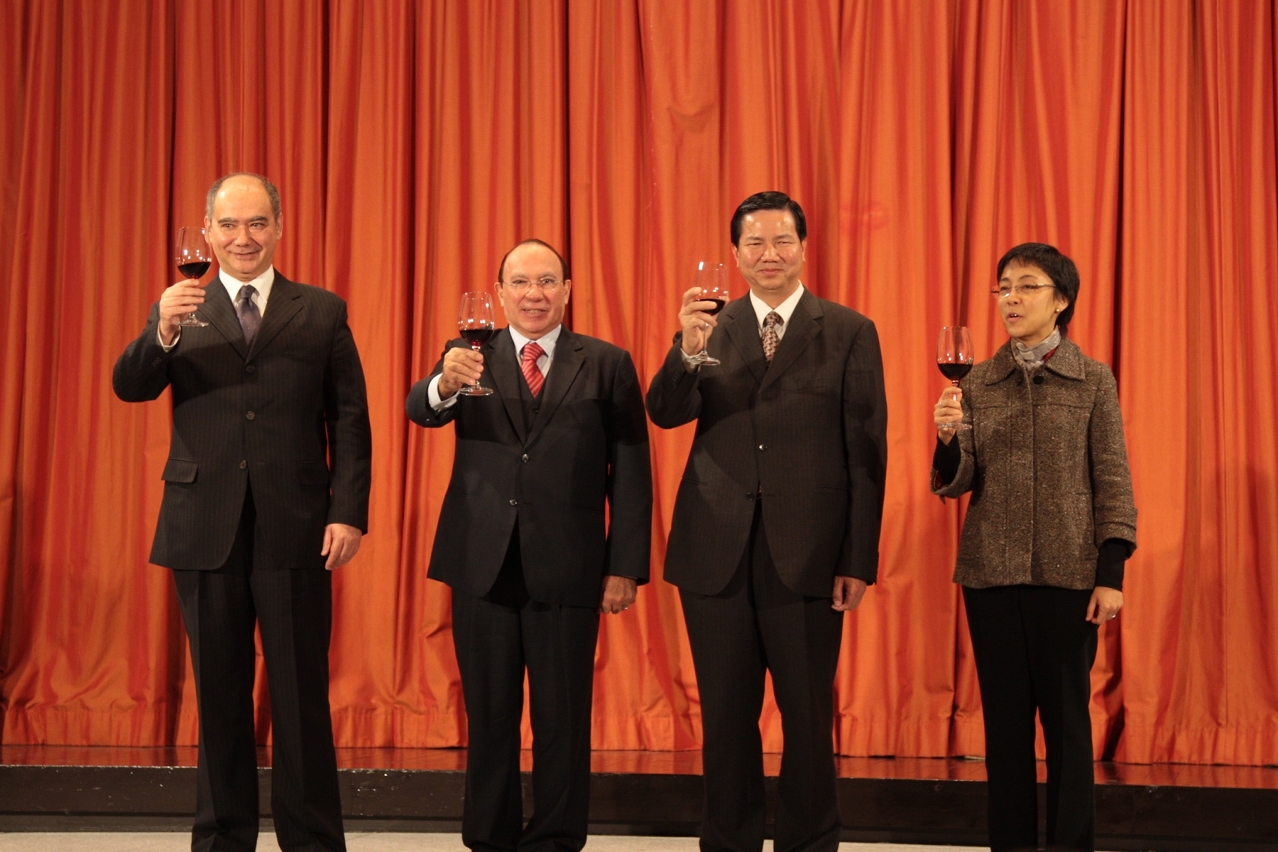 Cheong U toasts at the luncheon after MGTO’s press conference