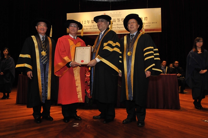 The University of Macau confers the Degree of Doctor of Social Sciences honoris causa upon Dr. Ambrose So Shu Fai