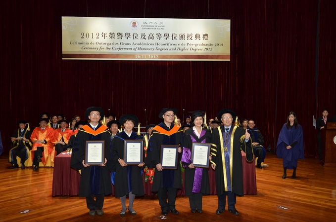 (From 2nd from right)Prof. Rose Lai Neng, Prof. Tong Io Cheng, Prof. Zhang Meifang and Prof. Yuen Ka Veng, recipients of the Outstanding Academic Staff Award