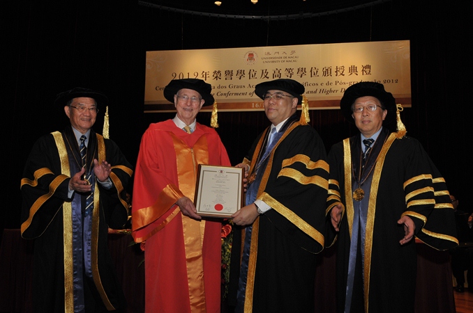 The University of Macau confers the Degree of Doctor of Science honoris causa upon Prof. Arden Lee Bement, Jr.