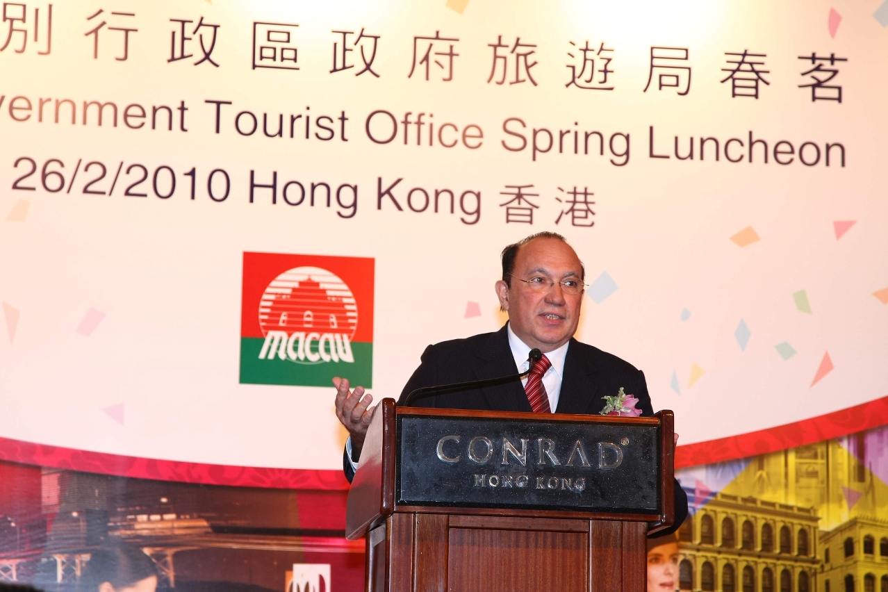 Director Antunes spoke at the spring luncheon in Hong Kong