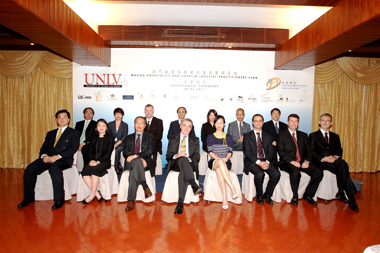 Group photo of Representatives from supporting companies with President of IFT and Dean of College of the William F. Harrah College of Hotel Administration, University of Nevada Las Vegas.