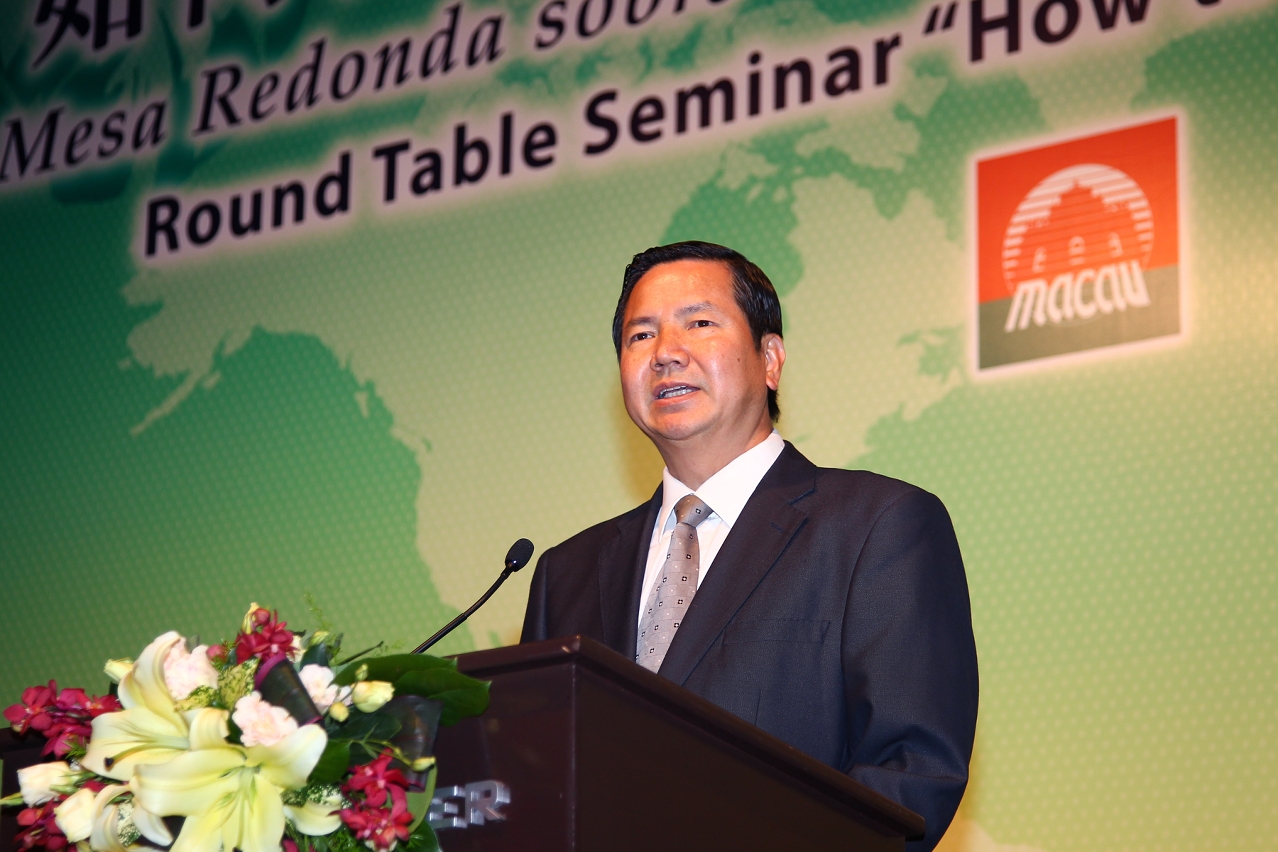 Cheong U speaks at the seminar