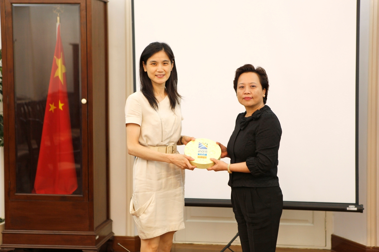 Director of Maritime Administration, Ms. Wong Soi Man met with representative of DSEC