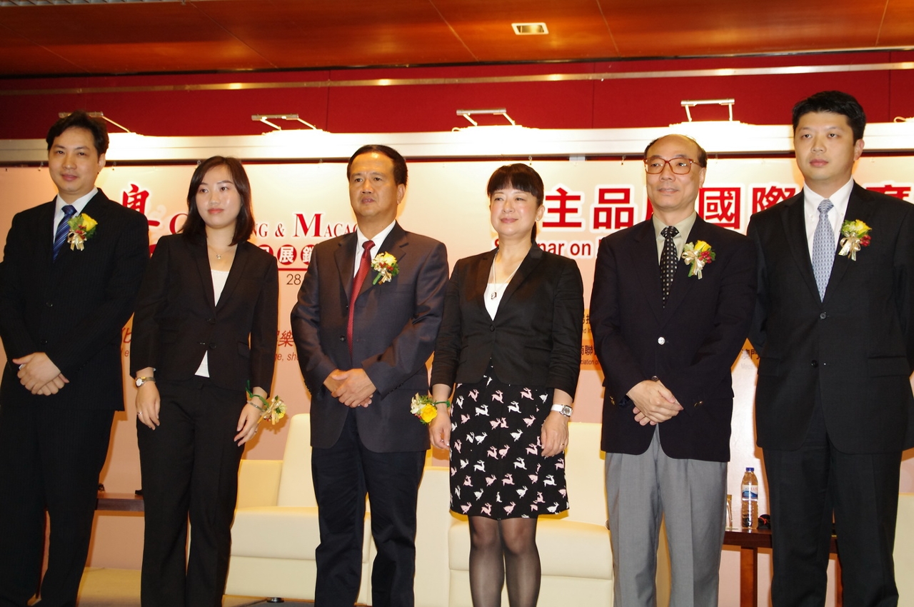 Group photo of guests and speakers at “Seminar for Promoting Brands in the International Marketing”