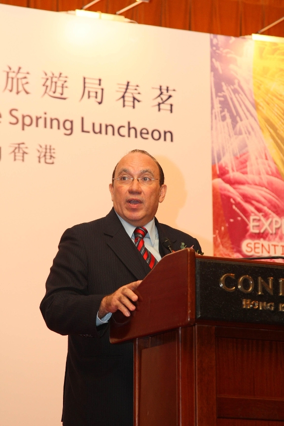 Director Antunes spoke at the spring luncheon in Hong Kong