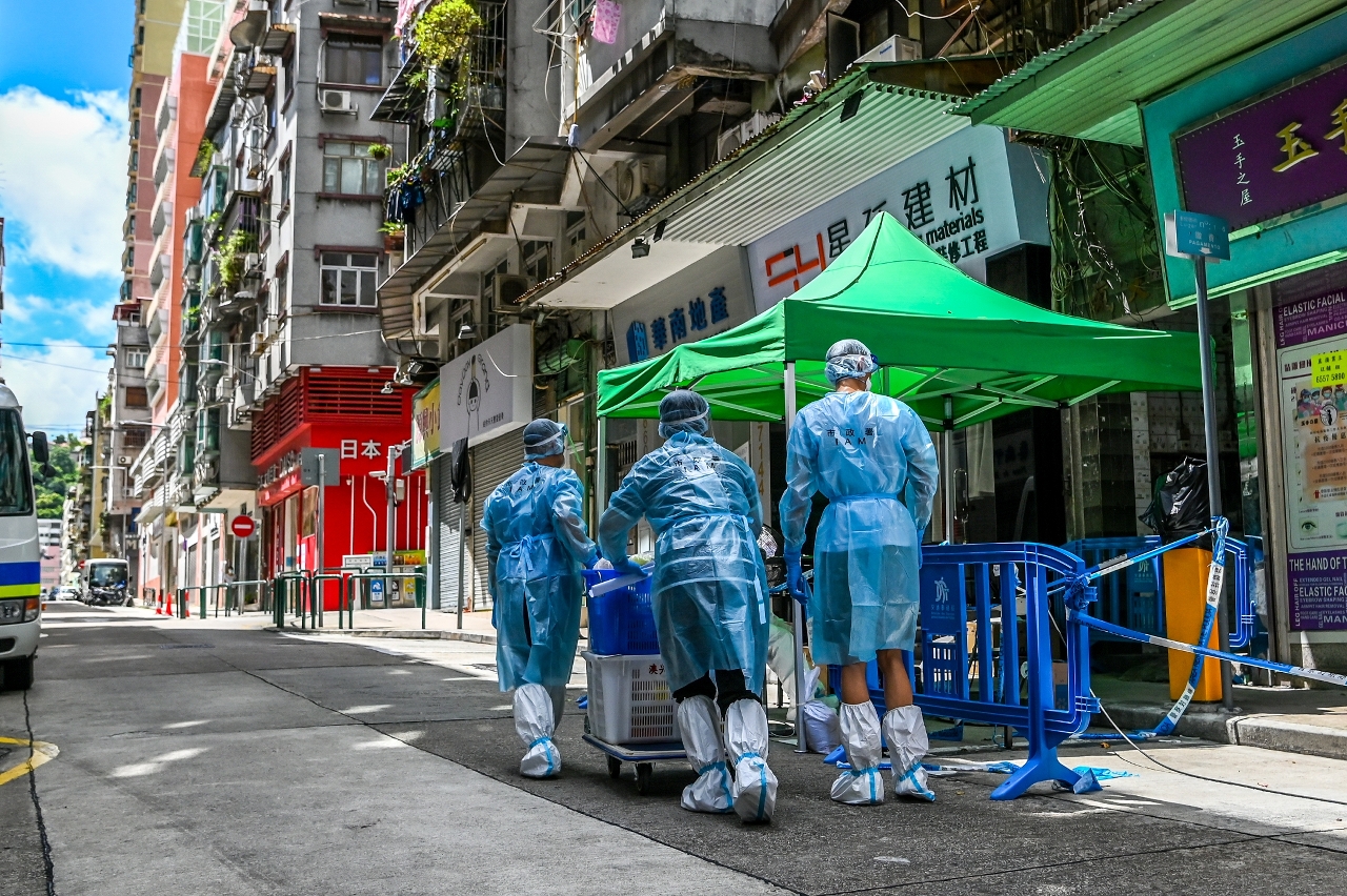 特區政府持續組織非前線公務人員到紅碼封控區協助維生支援工作