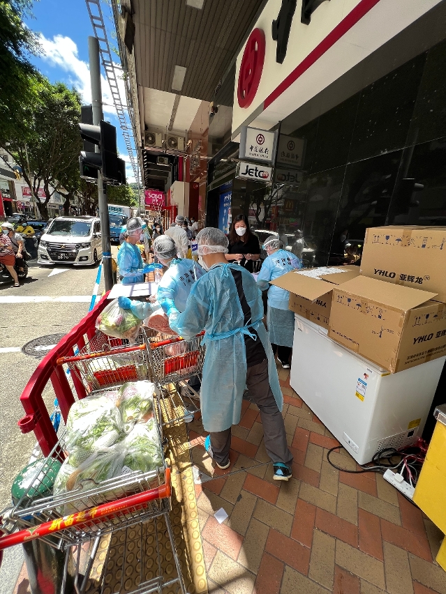 The Government continues to arrange for those public servants who are not working in front-line epidemic-related roles to assist with subsistence-provision work in lockdown zones.