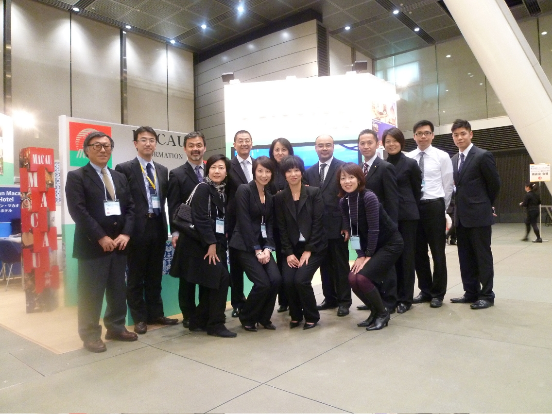 Group photo of local trades in front of MGTO's promotional booth