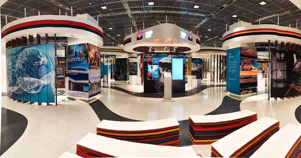The Pavilion of China-Portuguese-speaking Countries Commercial and Trade Service Platform has an exhibition area introducing the business environment of PSCs