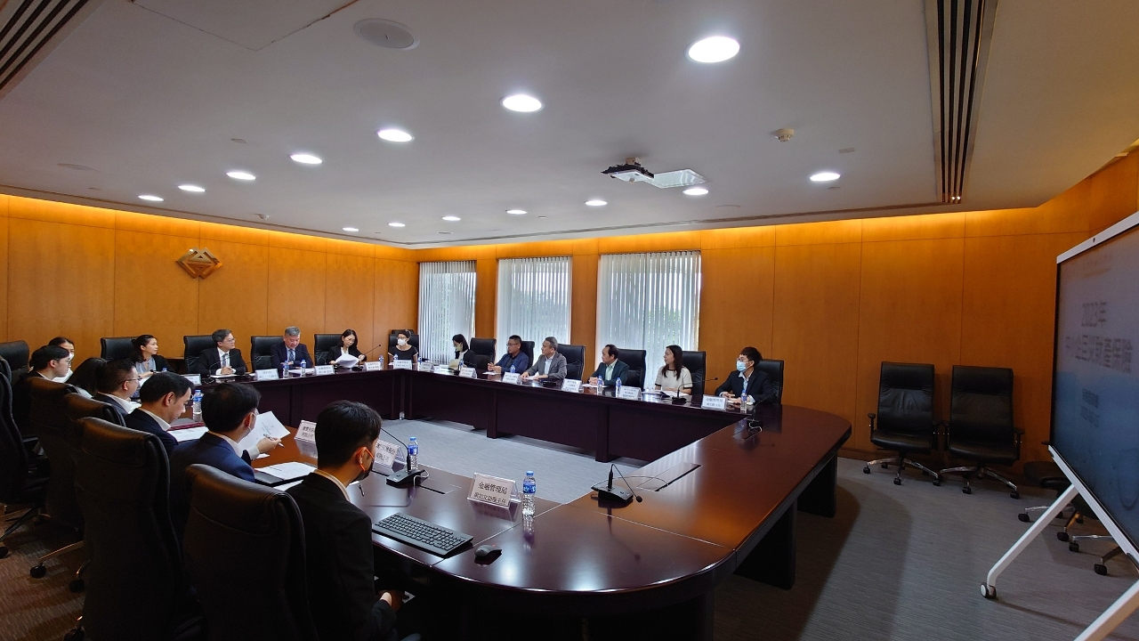 A AMCM, a DSEDT e as associações representativas do sector segurador apresentam, aos representantes das principais associações de comércio de Macau, informações relativas ao “Seguro contra grandes desastres” e ao “Plano de apoio financeiro”