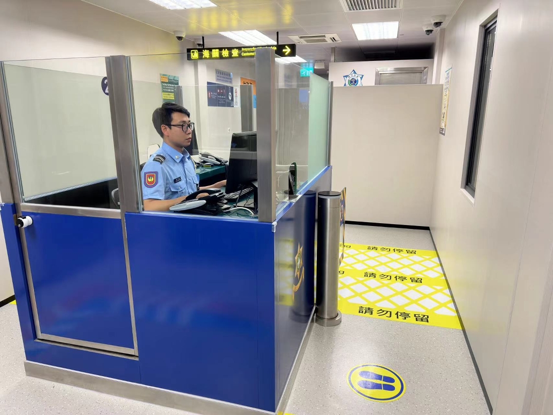 港珠澳大桥澳门口岸出境随车人员验放厅于9月23日启用(图四)