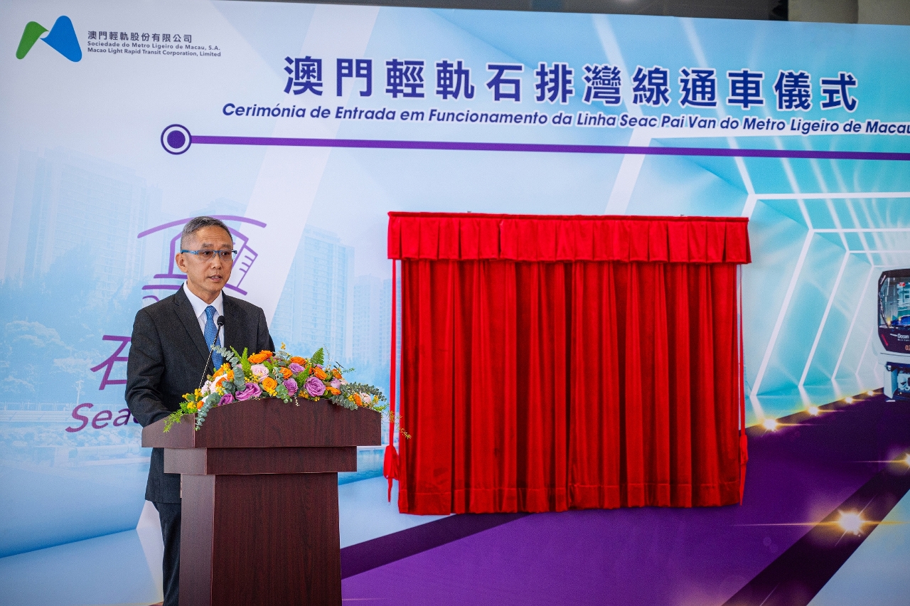 the president of the board of administration of mlm., mr. ho cheong kei give the speech.