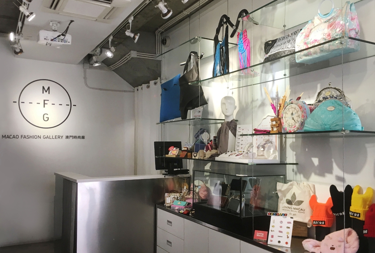 Os produtos  à venda na Galeria de Moda de Macau