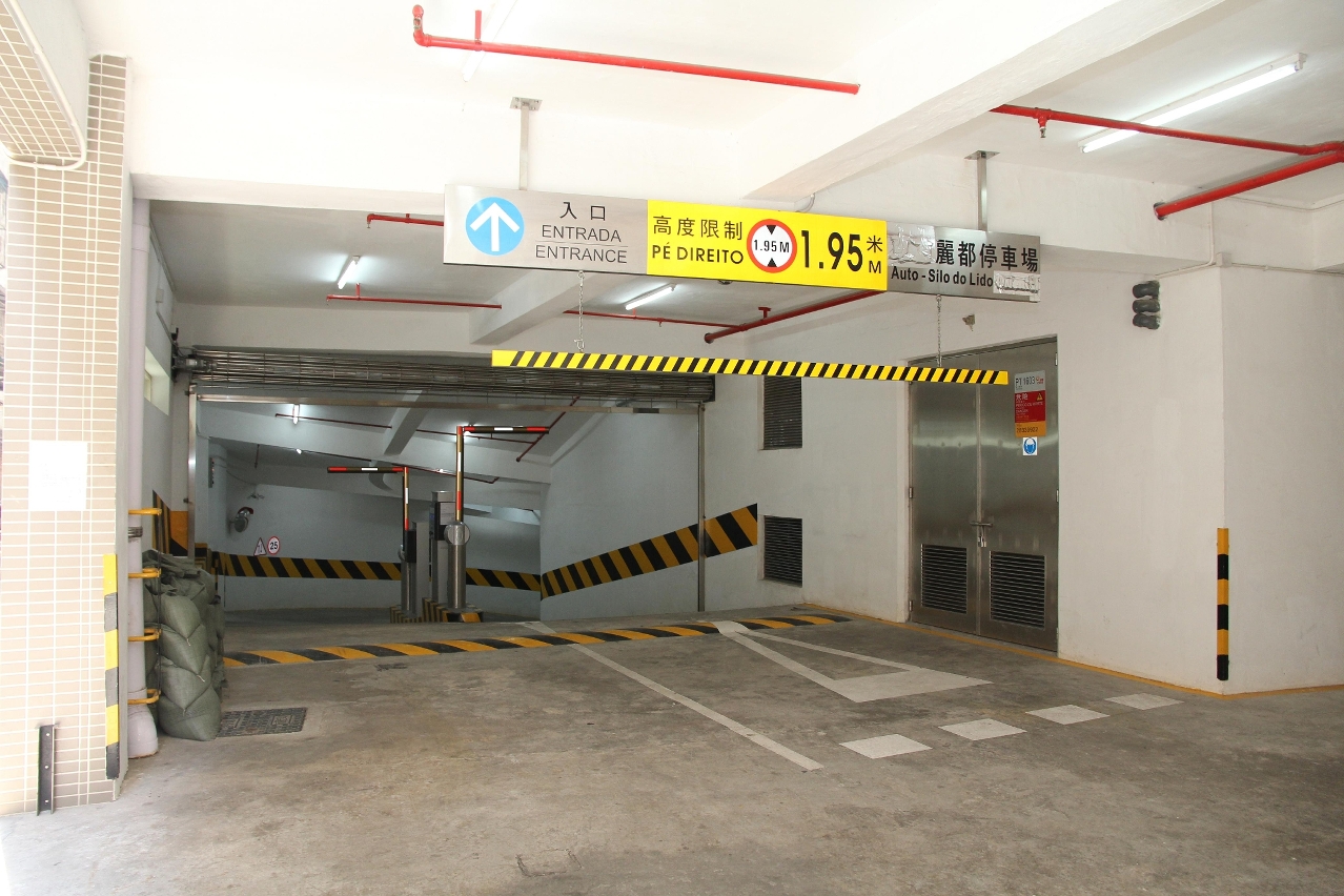 O parque de estacionamento do Edifício Lido abre ao público desde amanhã (no dia 31 do corrente mês)