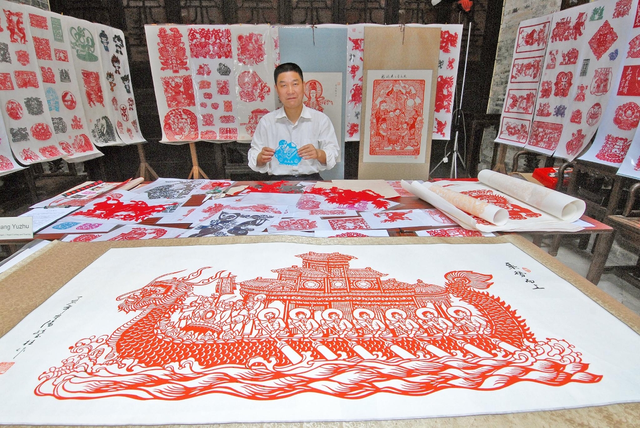 剪、撕紙工藝家張玉柱