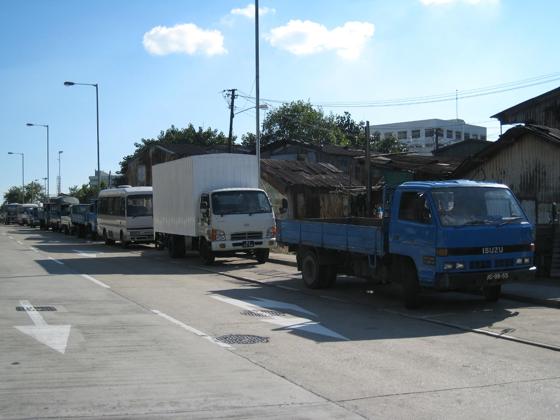當局於青洲一帶增設重型車輛泊車區，以紓緩區內相關車輛泊車需求
