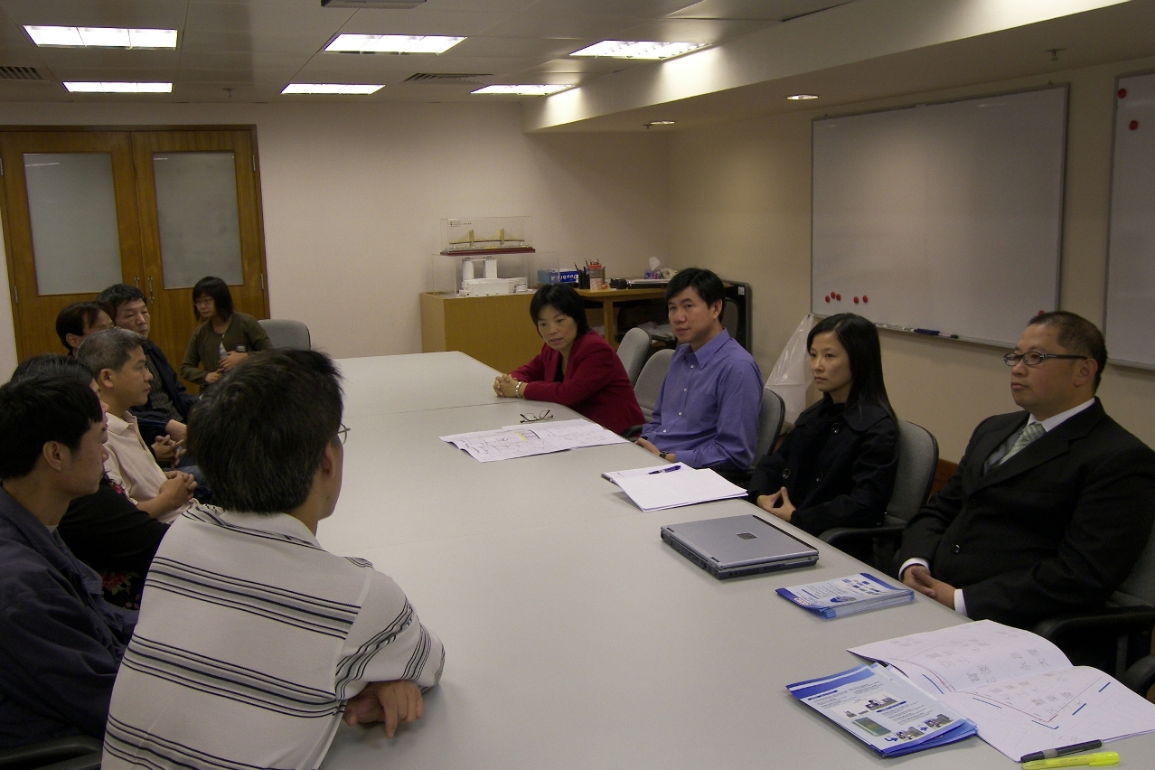 富寶花園業主與建設發展辦代表舉行會議
