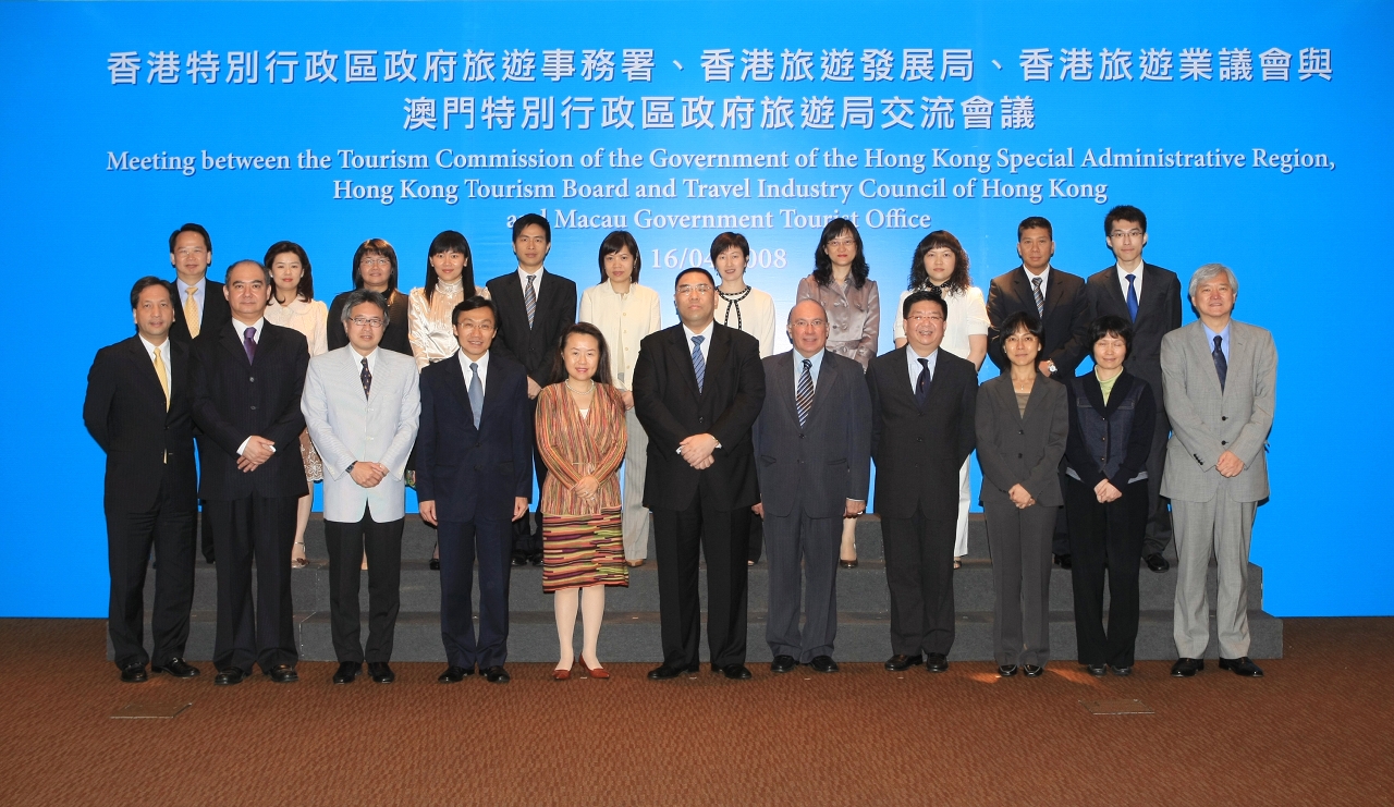 崔世安與代表團及澳門政府旅遊局領導合照