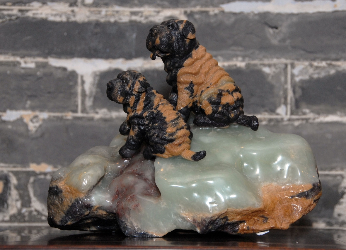 青田石雕作品“愛母摩基之狗”