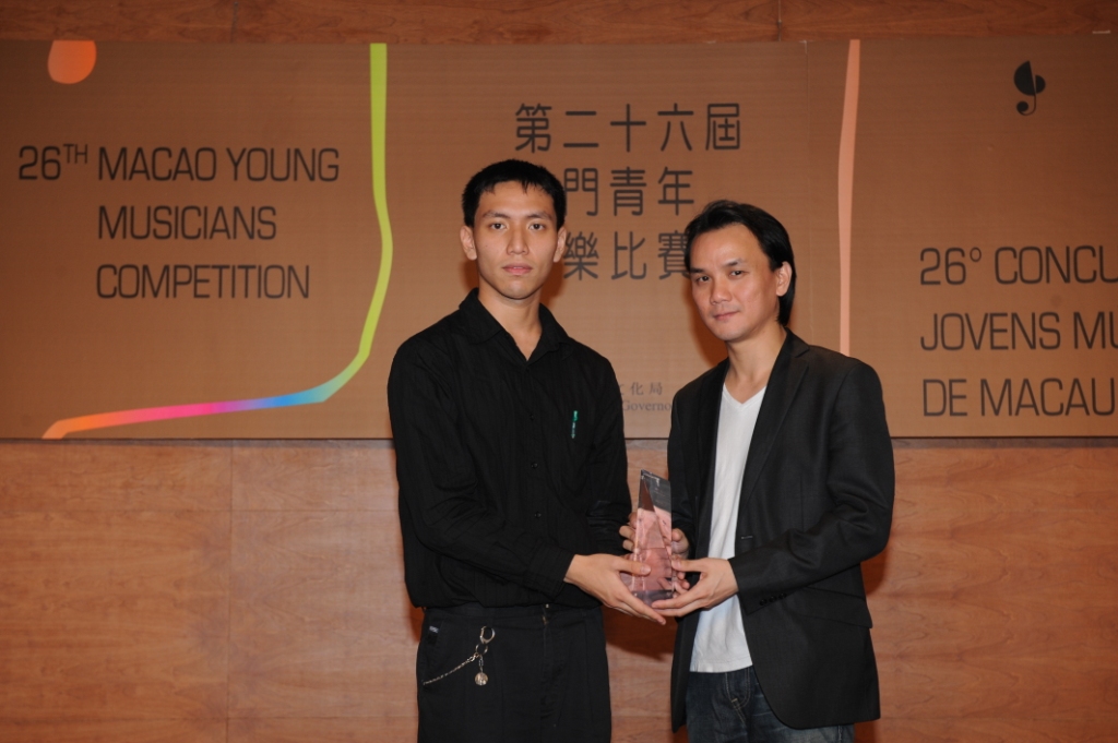 單簧管初級組比賽優勝者與評判合照