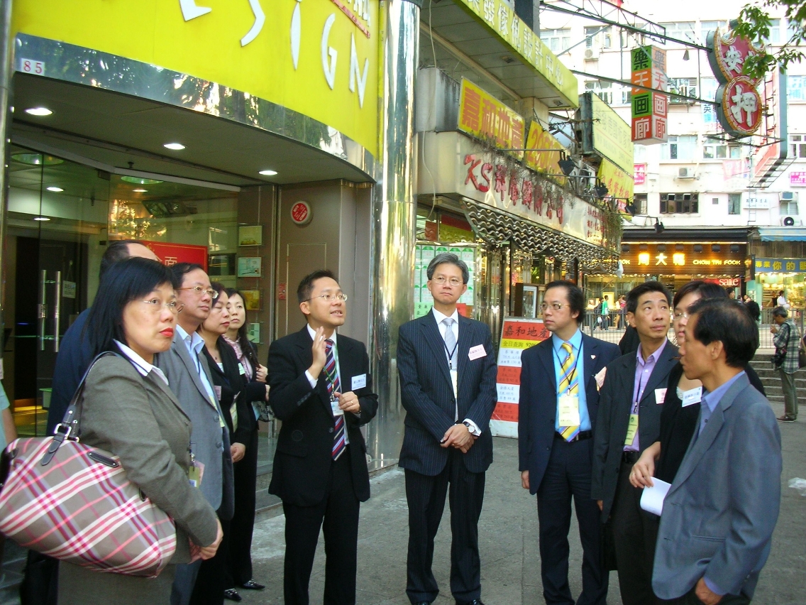 法律小組委員實地考察觀塘重建區