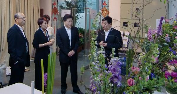 Visita do dirigente dos Serviços de Recursos Humanos e Segurança Social de Guangdong às instalações para os testes do curso de arranjos florais segundo o modelo “1 teste 2 certificados” em Macau