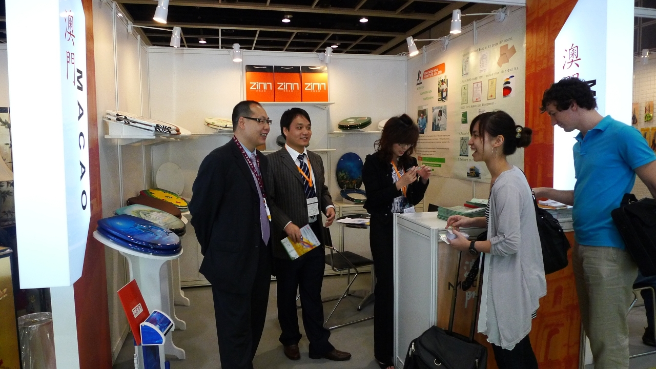 Imagens de actividades do “Hong Kong Houseware Fair”.