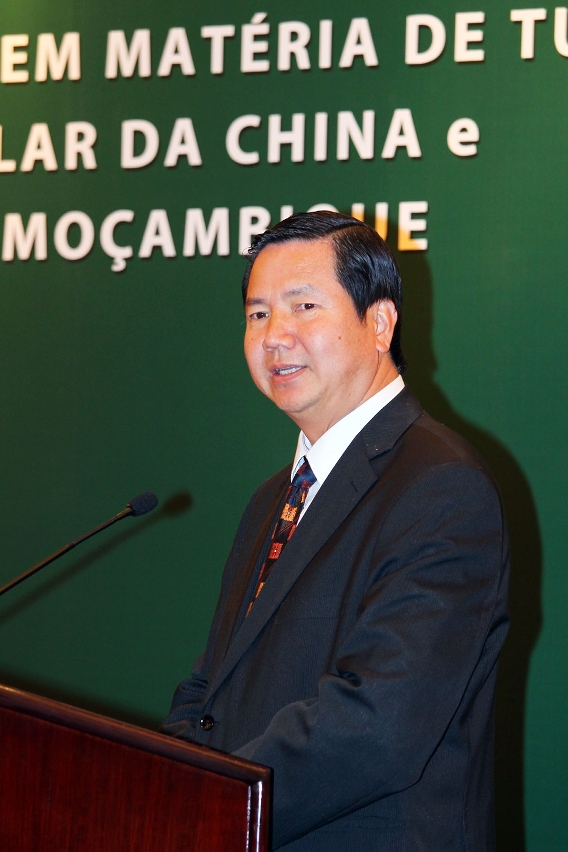 Cheong U usa da palavra na cerimonia de assinatura dos Memorandos de Cooperacao em Materia de Turismo