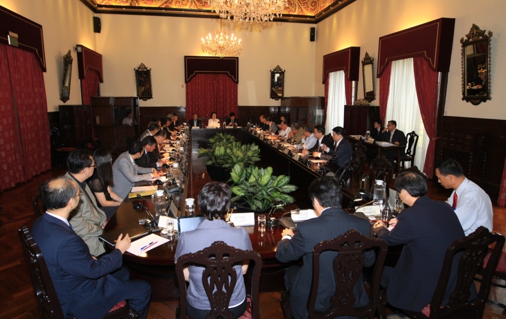 Secretária Florinda Chan reuniu-se com membros do Conselho Consultivo e da Comissão de Fiscalização do IACM