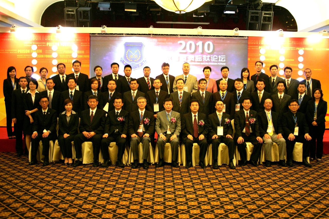 Fotografia em conjunto de todas as delegações participantes do Fórum Prisional 2010 de Beijing, Guangdong, Hong Kong e Macau