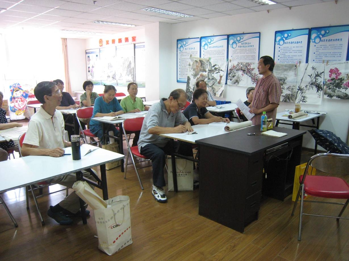 Aula realizada no posto de serviços, na qual estiveram presentes os idosos moradores do bairro comunitário da cidade de Da xiyang