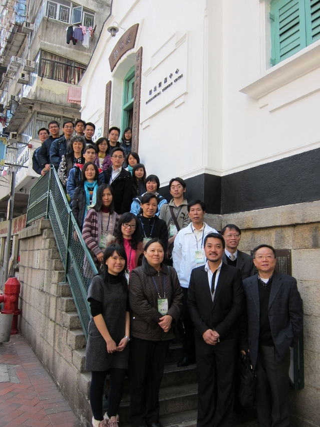 Os membros da delegação, durante a visita ao Centro de Recursos Ambientais em Hong Kong