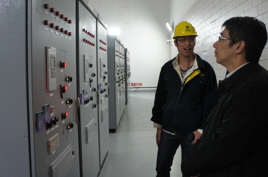 A comitiva visitou a subestação subterrânea de 110 kV dentro do Pavilhão da State Grid na Exposição Mundial