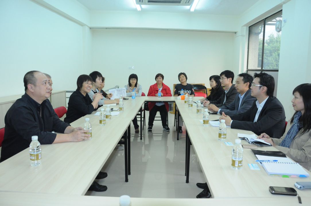 A Direcção dos Serviços de Protecção Ambiental visitou a Delegação das Ilhas da União Geral das Associações dos Moradores de Macau, onde foi discutido o assunto relacionado com a Central de Incineração