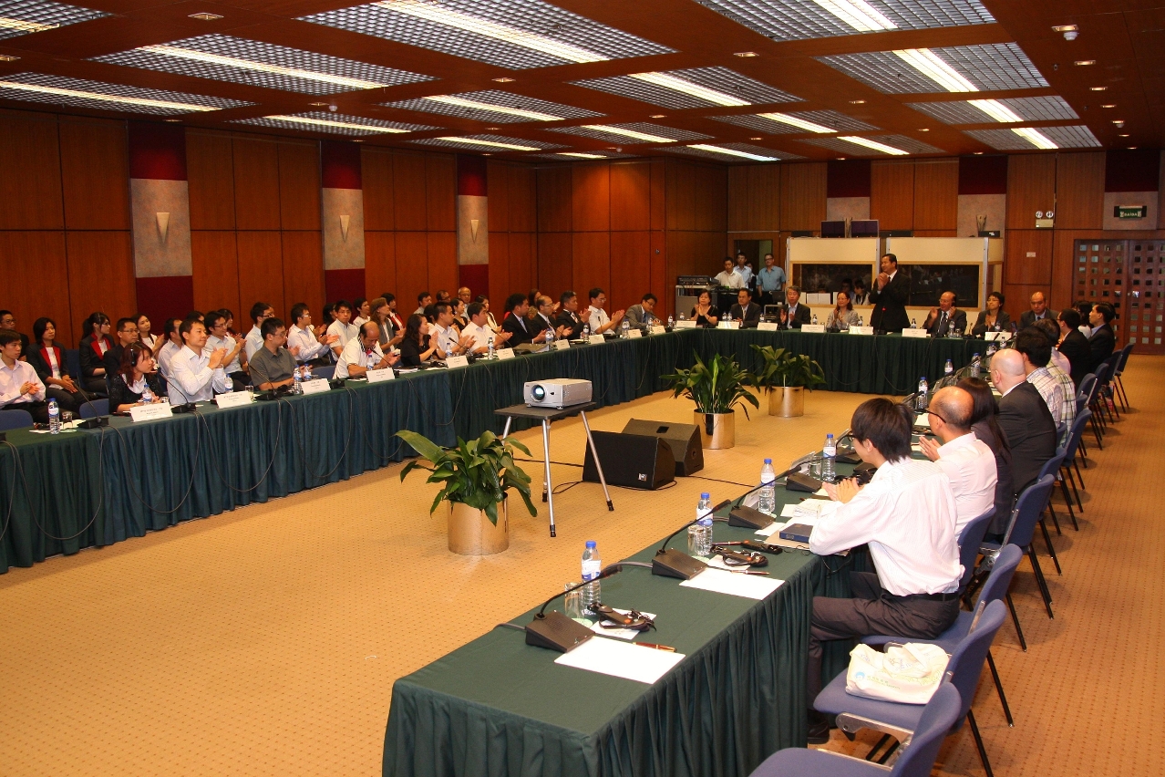 Secretary for Social Affairs and Culture congratulates members of the Cross-departmental Working Team