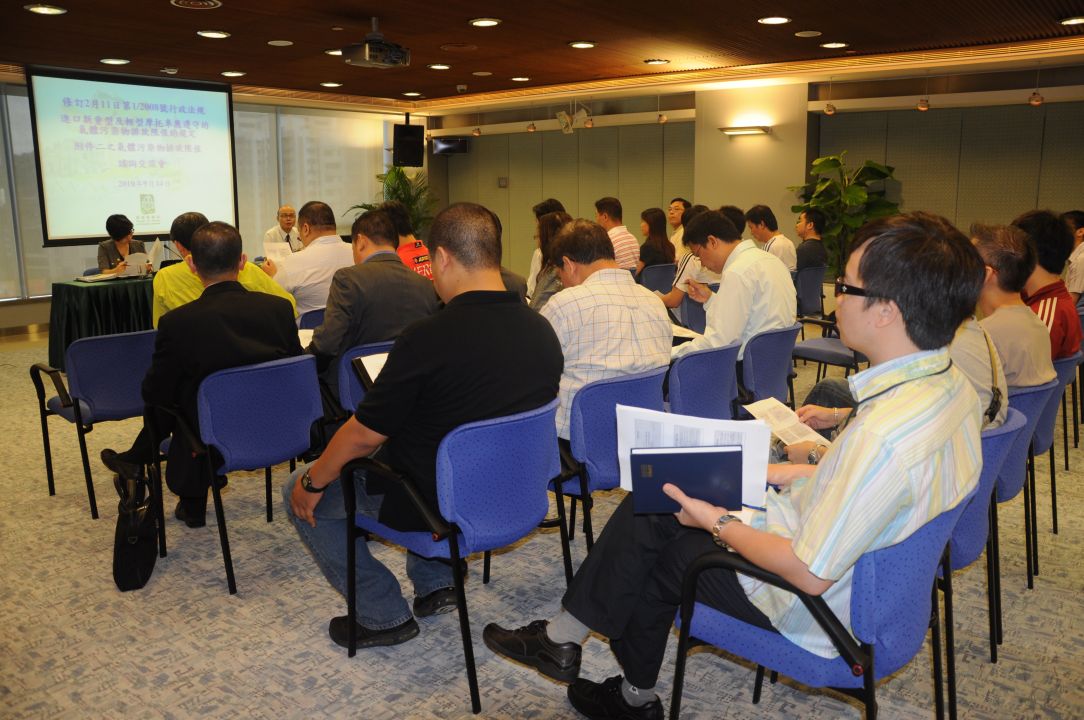 A DSPA e associações de importação de veículos trocam ideias para a revisão do regulamento administrativo que fixa os limites de emissão de gases poluentes a que devem obedecer os motociclos e ciclomotores novos aquando da sua importação