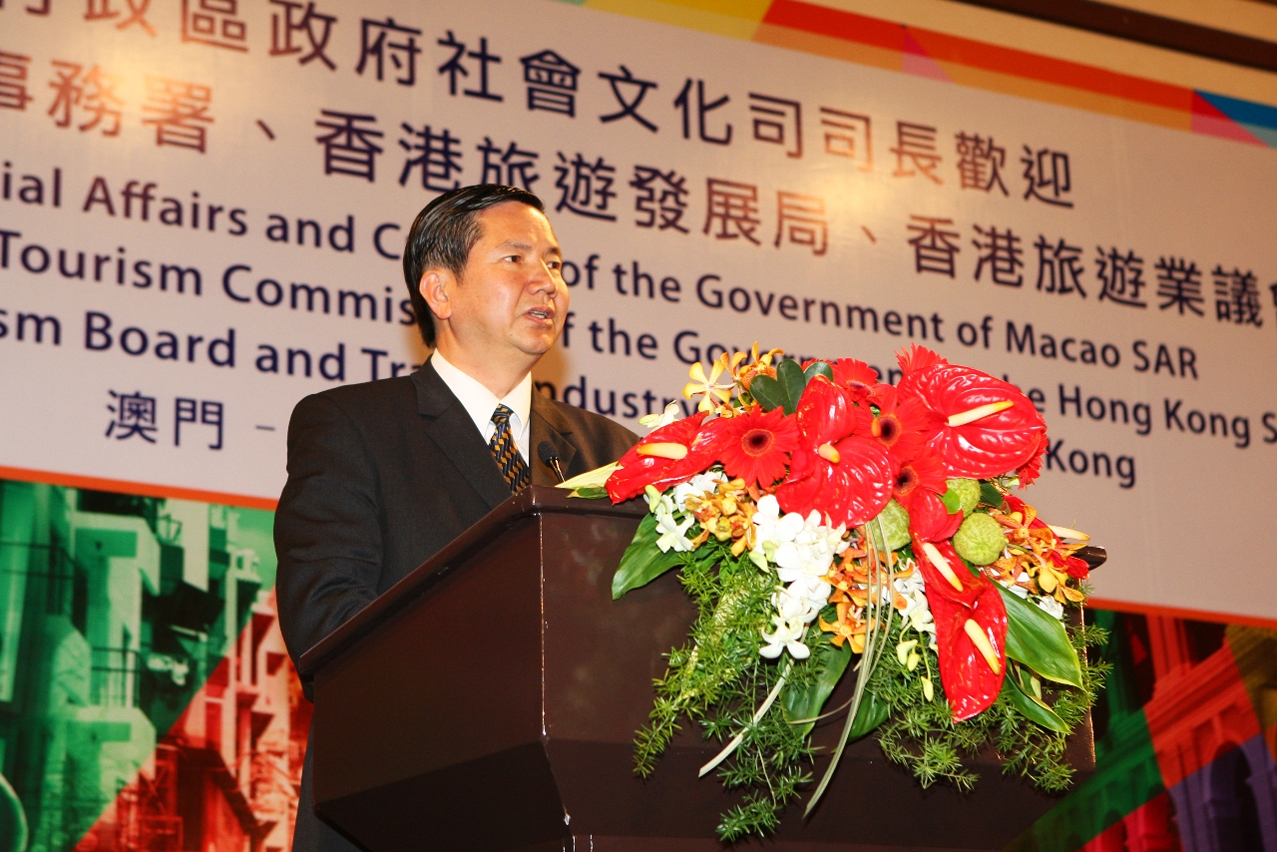 Secretary Cheong speaking at the luncheon